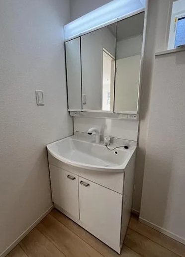 町田市常磐町の新築戸建ての1号棟の洗面化粧台の写真