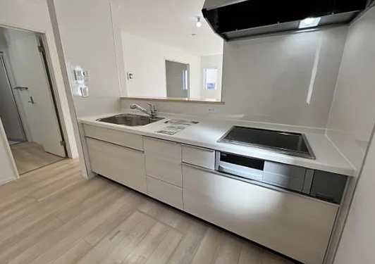 町田市常磐町の新築戸建ての2号棟のキッチンの写真