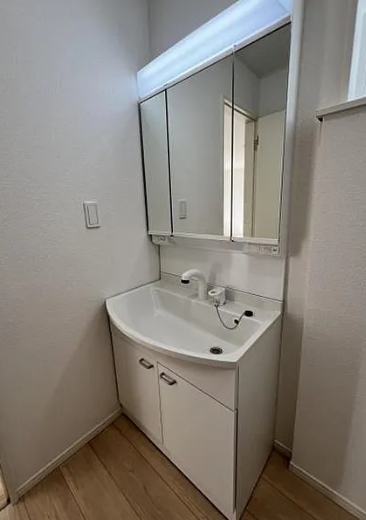 町田市常磐町の新築戸建ての2号棟の洗面化粧台の写真