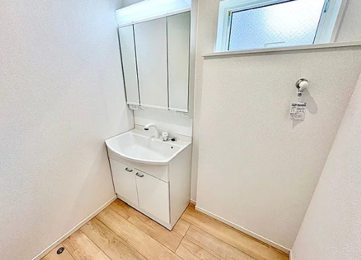 町田市鶴川4丁目の新築戸建て1号棟の洗面化粧台の写真