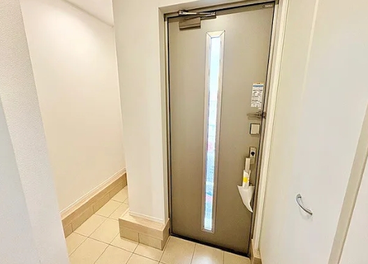 町田市鶴川4丁目の新築戸建て2号棟の玄関の写真