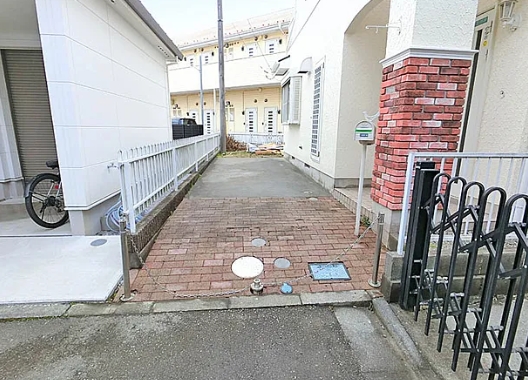 相模原市中央区千代田3丁目の中古戸建ての駐車場の写真