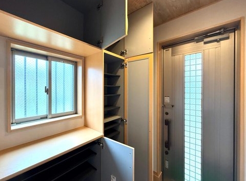 相模原市中央区千代田5丁目の中古戸建ての玄関の写真