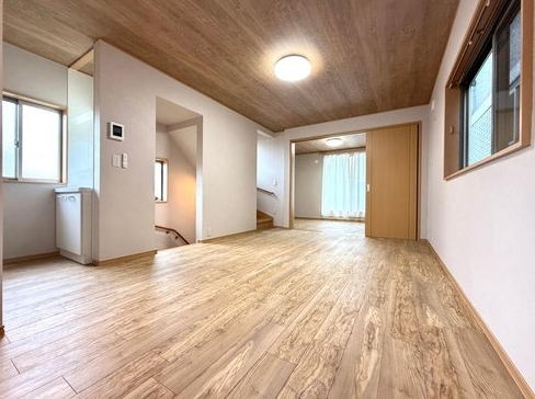 相模原市中央区千代田5丁目の中古戸建てのリビングの写真