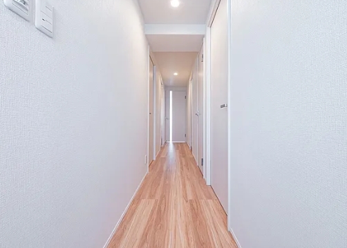 相模原市中央区東淵野辺4丁目の中古マンションの廊下の写真