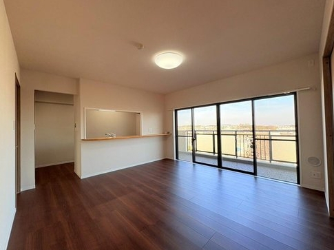 相模原市中央区淵野辺2丁目の中古マンションのリビングの写真