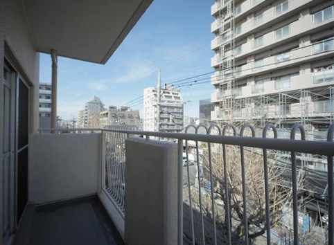 相模原市中央区鹿沼台2丁目の中古マンションのバルコニーの写真