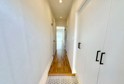 相模原市中央区矢部1丁目の中古マンションの廊下の写真