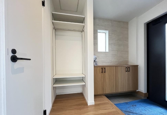 相模原市中央区横山2丁目の新築戸建ての玄関の写真