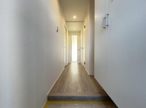 相模原市緑区橋本2丁目の中古マンションの廊下の写真