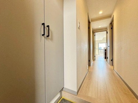 相模原市緑区橋本3丁目の中古マンション12階部分の廊下の写真