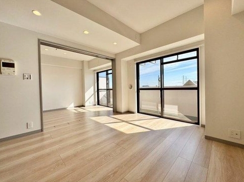 相模原市緑区橋本3丁目の中古マンション12階部分のリビングの写真