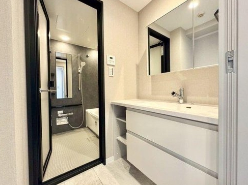 相模原市緑区橋本3丁目の中古マンション12階部分の洗面化粧台の写真