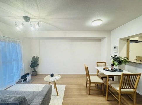 相模原市緑区橋本台1丁目の中古マンションのリビングの写真