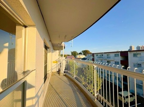 相模原市緑区元橋本町の中古マンションのバルコニーの写真