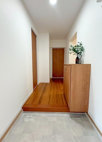 相模原市緑区元橋本町の中古マンションの廊下の写真