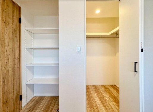 相模原市緑区西橋本1丁目の中古マンションのウォークインクローゼットの写真