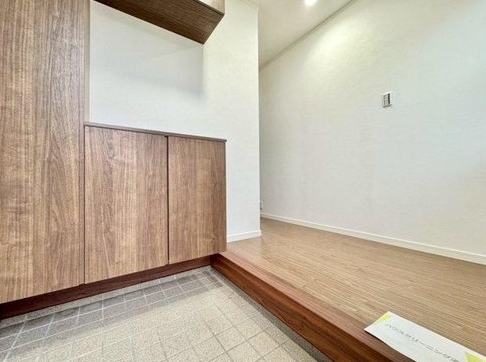 相模原市緑区下九沢の中古戸建ての玄関の写真