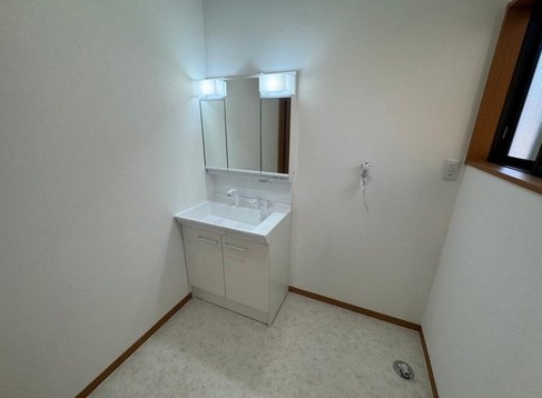 相模原市緑区田名の中古戸建ての洗面化粧台の写真