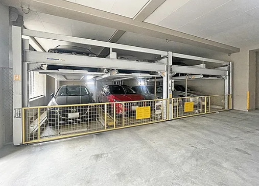 相模原市南区上鶴間本町2丁目の中古マンションの駐車場の写真