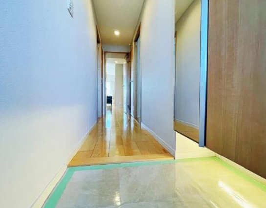 相模原市南区上鶴間本町6丁目の中古マンションの廊下の写真