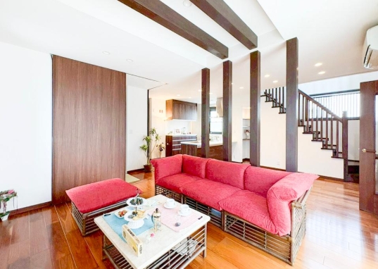 相模原市南区御園3丁目の中古戸建てのリビングの写真