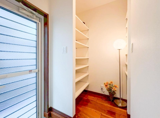 相模原市南区御園3丁目の中古戸建てのパントリーの写真