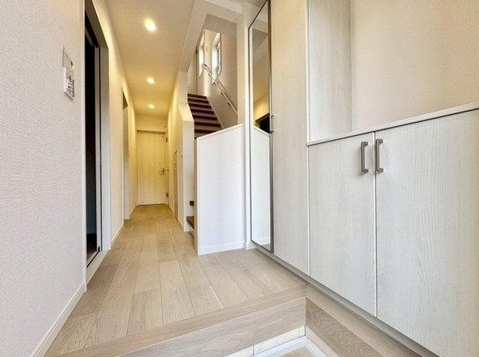 相模原市南区下溝の中古戸建ての玄関の写真