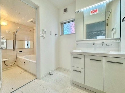 相模原市南区下溝の中古戸建ての洗面化粧台の写真