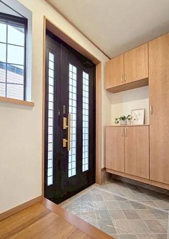 相模原市南区相武台２丁目の中古戸建ての玄関の写真