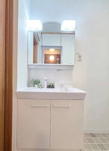 相模原市南区相武台２丁目の中古戸建ての洗面化粧台の写真