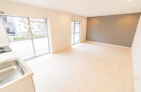 相模原市南区鵜野森2丁目の中古マンションのリビングの写真