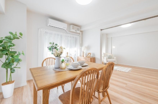 相模原市南区鵜野森3丁目の中古マンションのリビングの写真