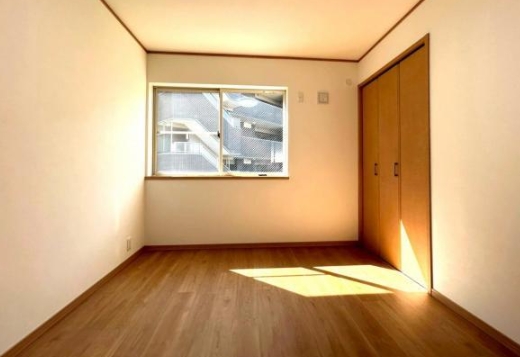 相模原市南区若松4丁目の中古戸建ての洋室2の写真