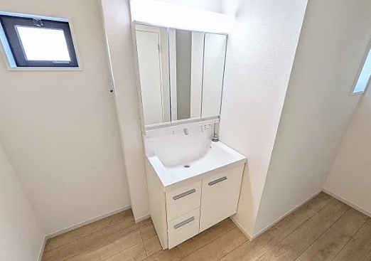八王子市富士見町の新築戸建て1号棟の洗面化粧台の写真