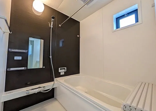 八王子市富士見町の新築戸建て2号棟のバスルームの写真