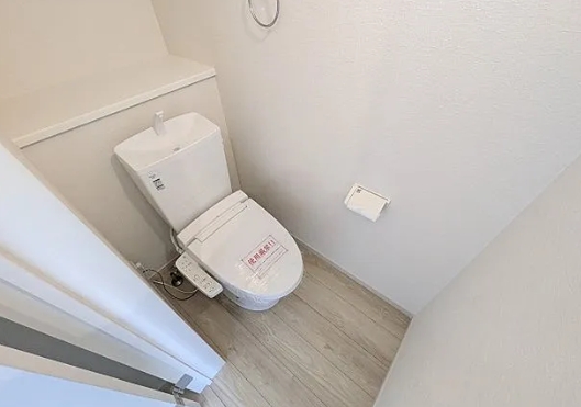 八王子市富士見町の新築戸建て2号棟のトイレ1fの写真