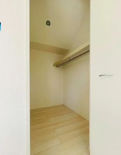 八王子市石川町の新築戸建て1号棟のウォークインクローゼットの写真