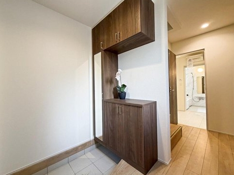 八王子市石川町の新築戸建て9号棟の玄関の写真