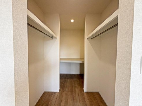 八王子市石川町の新築戸建て9号棟のウォークインクローゼットの写真