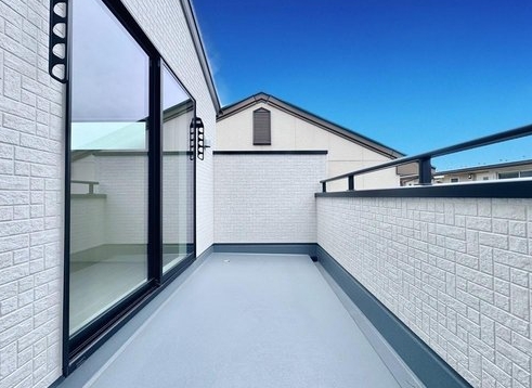 八王子市久保山町の新築戸建てのバルコニーの写真
