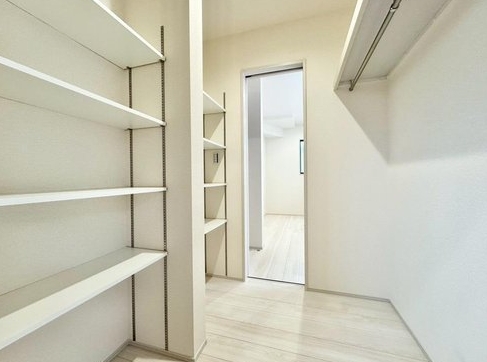 八王子市久保山町の新築戸建てのパントリーの写真