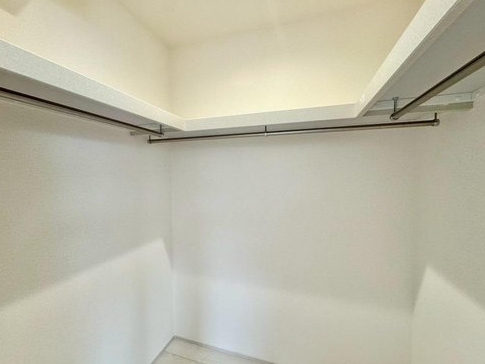 八王子市久保山町の新築戸建てのウォークインクローゼットの写真