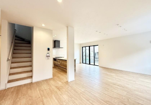 八王子市めじろ台3丁目の新築戸建てのリビングの写真