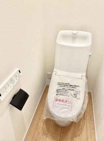 八王子市めじろ台3丁目の新築戸建てのトイレ1fの写真