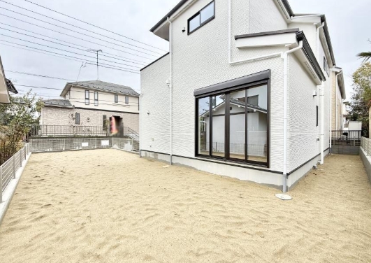 八王子市めじろ台3丁目の新築戸建ての庭の写真