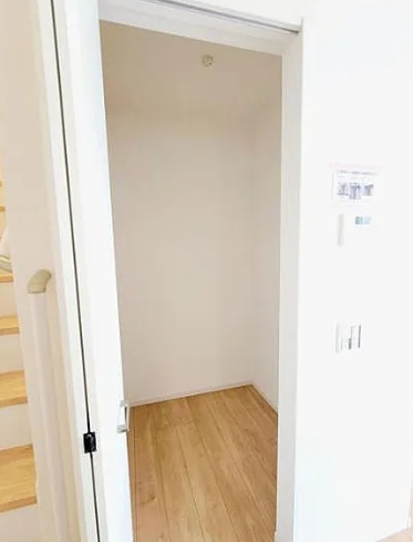 八王子市長房町の新築戸建てのウォークインクローゼットの写真