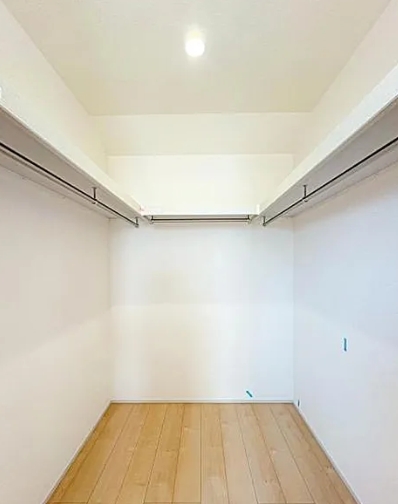 八王子市寺田町の新築戸建て2号棟のウォークインクローゼットの写真