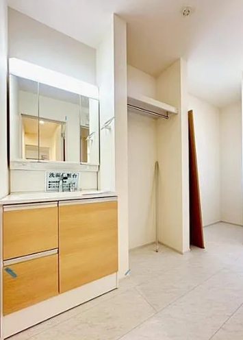 八王子市寺田町の新築戸建て2号棟の洗面化粧台の写真