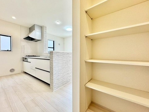 八王子市山田町の新築戸建てのパントリーの写真